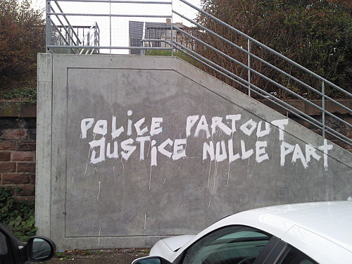 http://fragmentdetags.files.wordpress.com/2010/08/police-partout-justice-nulle-part.jpg